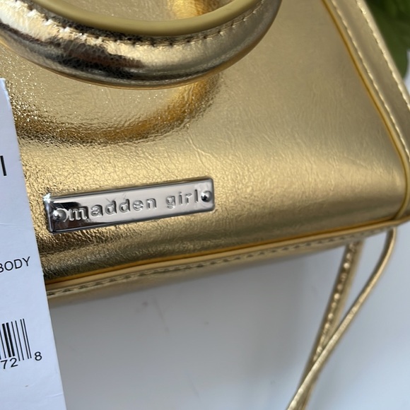 Pretty Metallic Gold City Bag - Picture 9 of 16